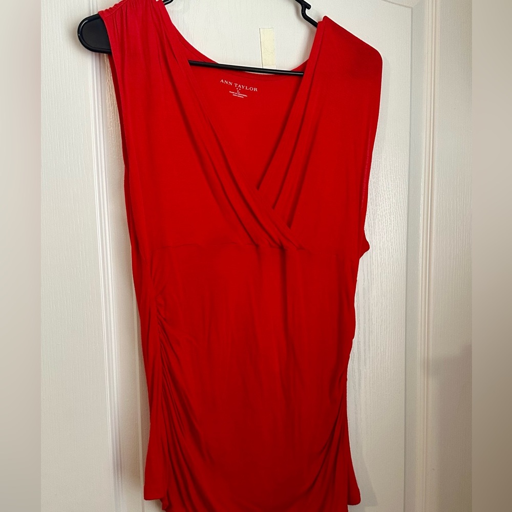 Ann Taylor white v neck tank top